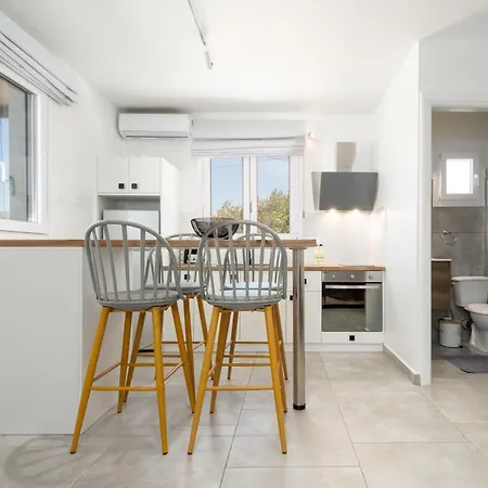 Blue View Villa Apartment #1 Luxury Sea View Mini Shared Pool Apartment *